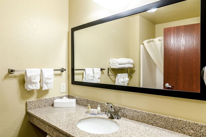 Cobblestone Hotel & Suites - Jefferson