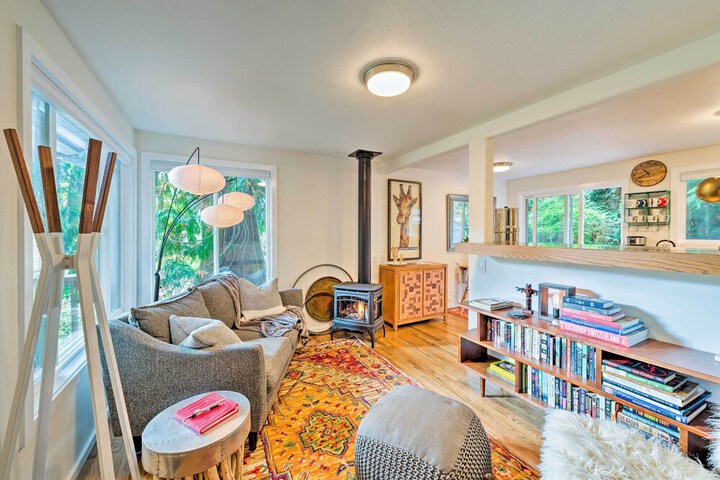 House w / Deck on Whidbey Island 1 Mi From Shore!