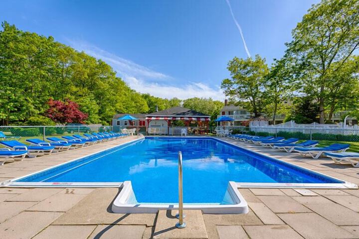 The Rhumb Line Resort