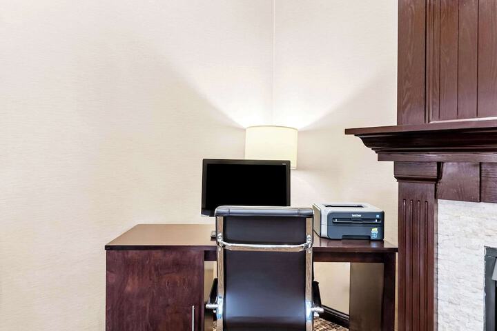 Comfort Inn & Suites Heath - Newark South