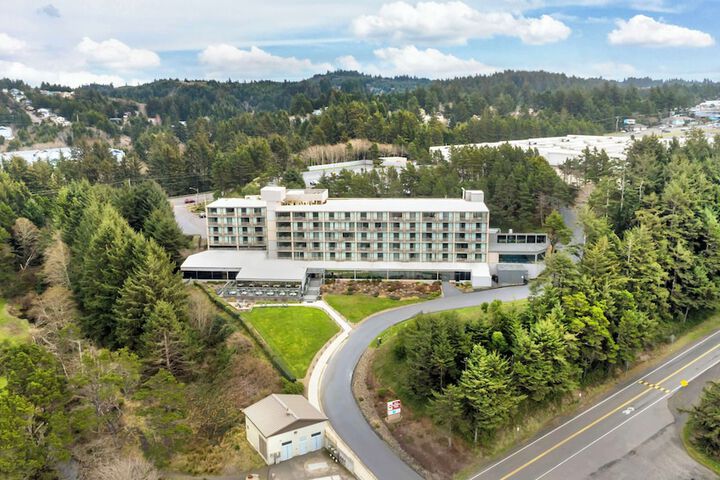 Best Western Plus Agate Beach Inn