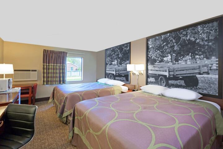 Room 10 of 16