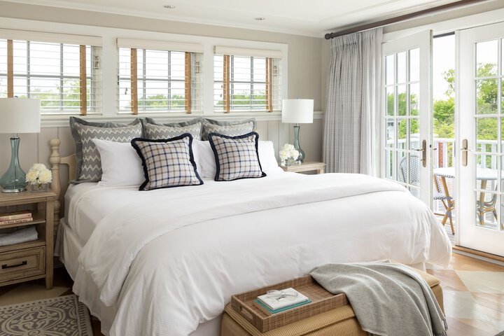 Vineyard Square Hotel & Suites