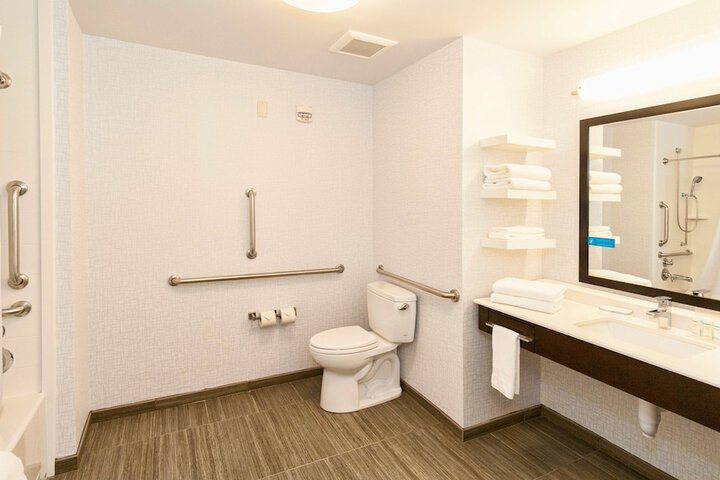 Room 12 of 34
