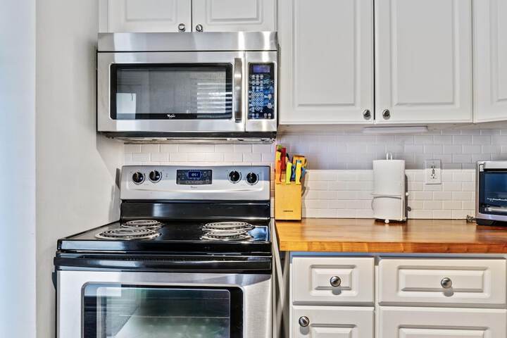 Wilton Manors 2BR Charm Walk to the Drive