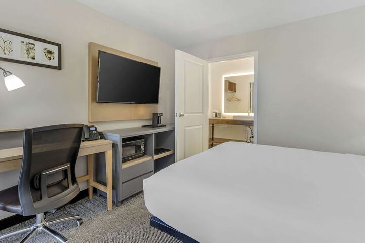Room 44 of 59