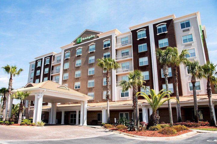 Holiday Inn & Suites Lake City by IHG