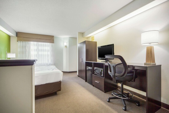 Room 27 of 37