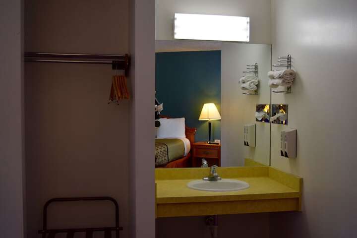 Room 21 of 33
