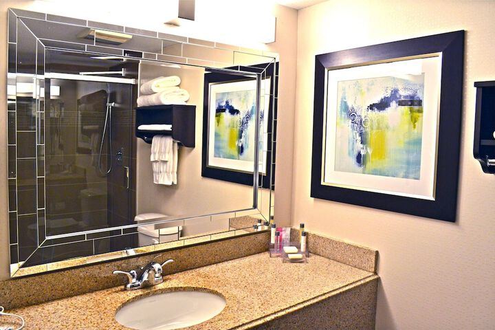 Holiday Inn & Suites Syracuse Airport - Liverpool by IHG