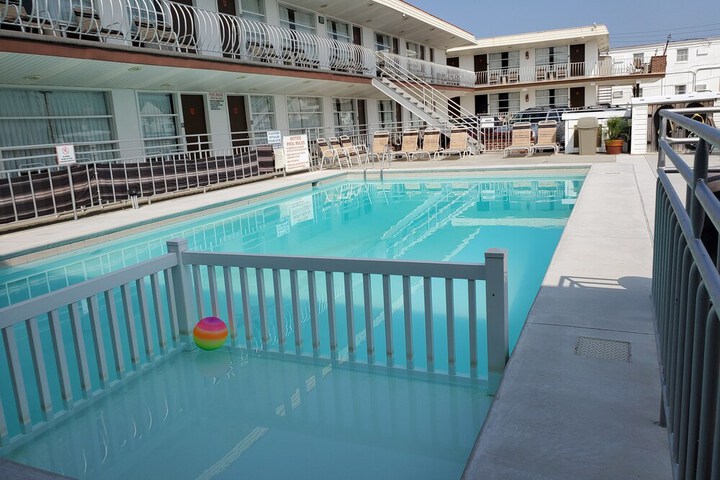 Pool 6 of 37