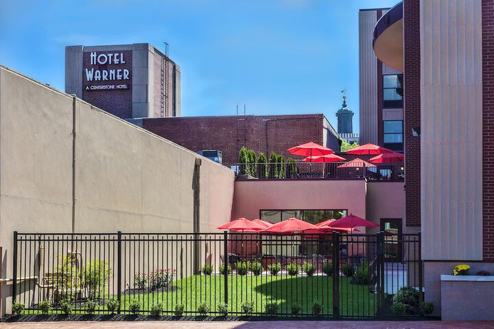Hotel Exterior 31 of 33