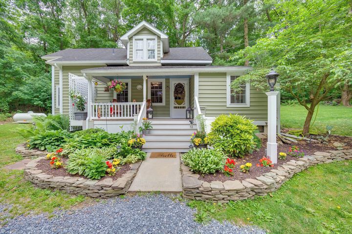 Charming Manheim Cottage w / On-site Animal Viewing
