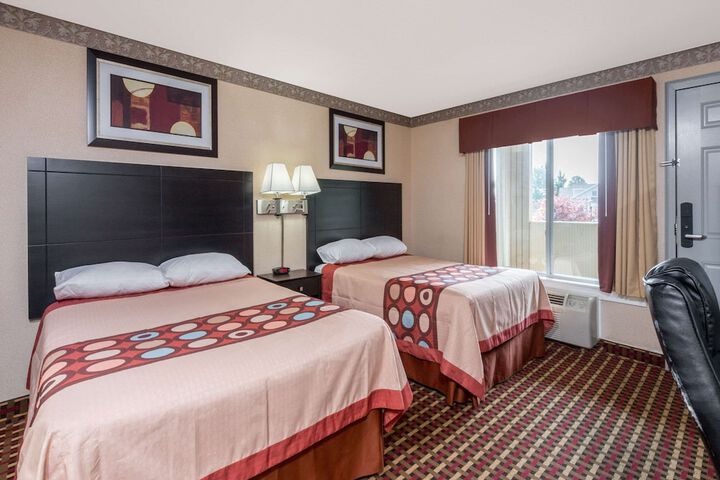 Room 10 of 27