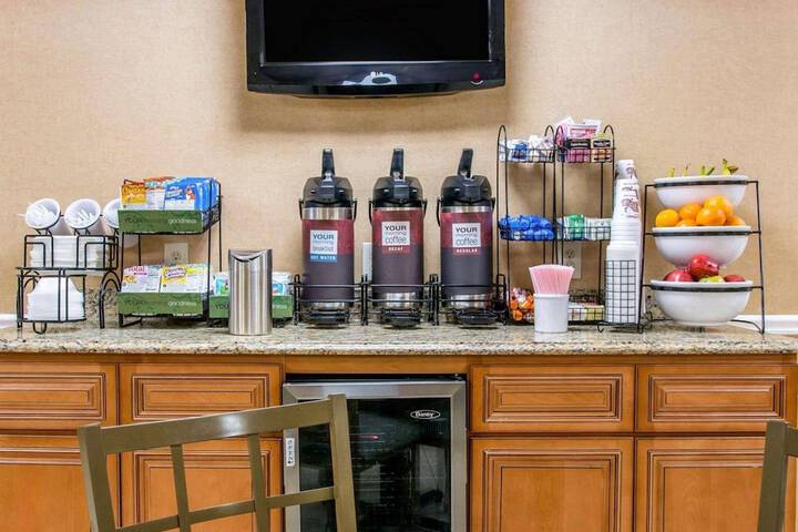 Breakfast/Coffee Service 34 of 42