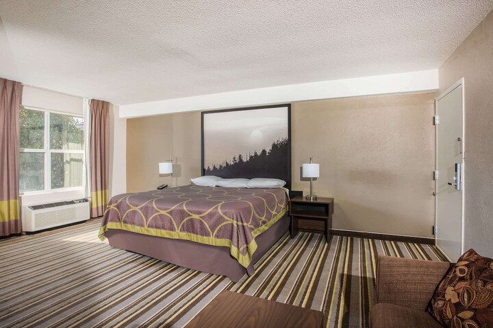 Room 10 of 15