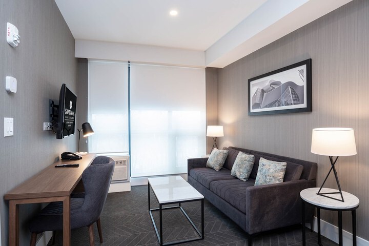 Room 50 of 61