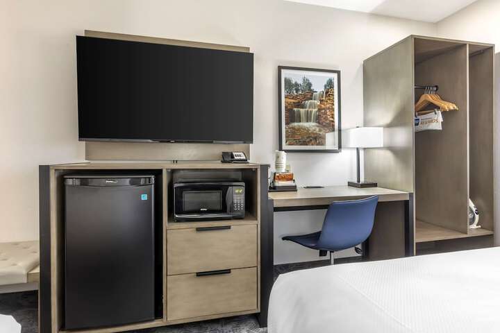 Room 12 of 25
