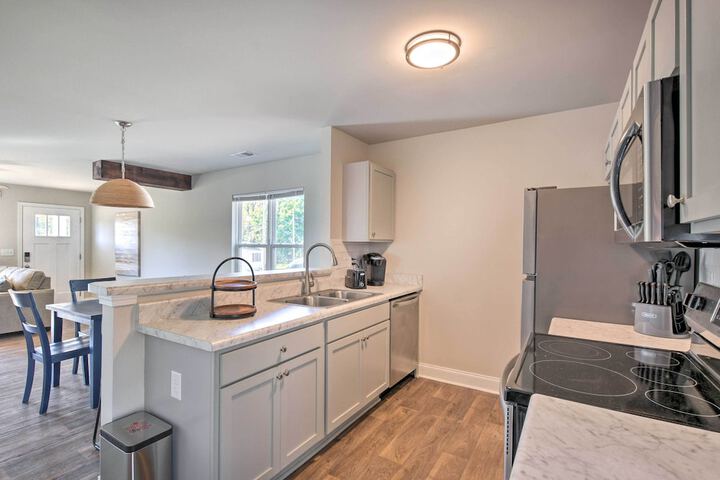 Greer Getaway w / Smart TV 1 Mi to Dtwn!