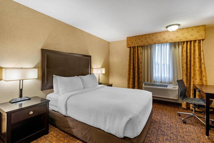 Lloyd Hotel Astoria Bayfront an Ascend Collection Hotel