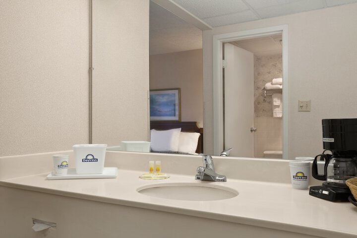 Room 4 of 12