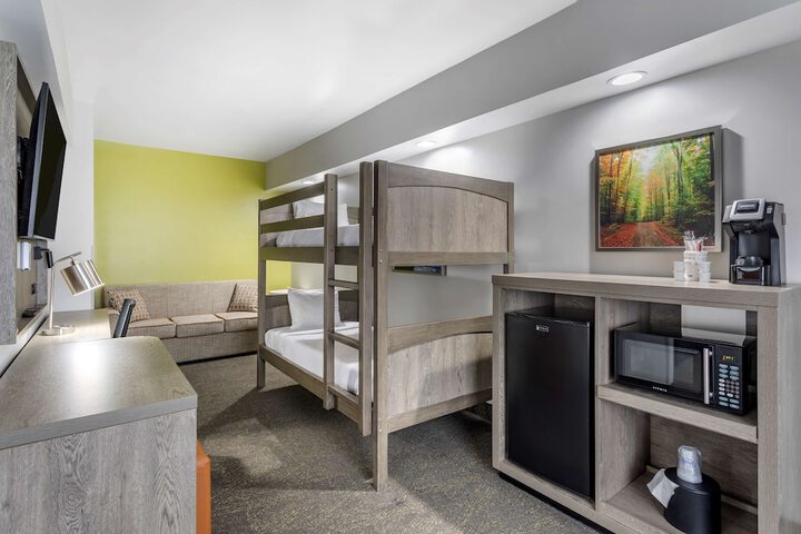 Room 25 of 42