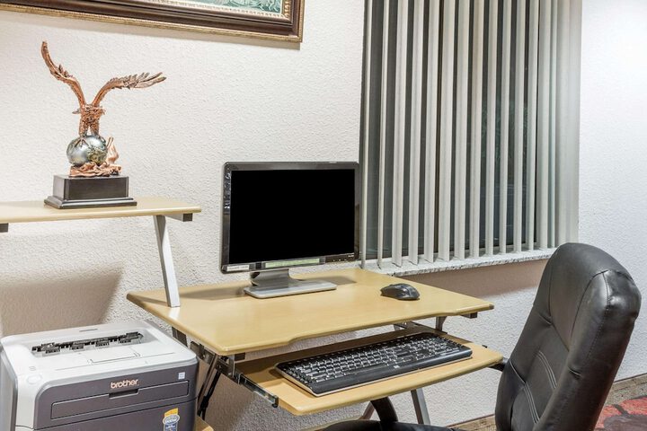 Business Center 34 of 34