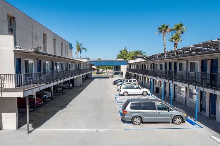 Hotel 7 of 42