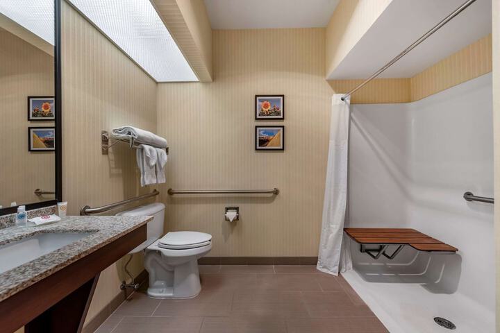Comfort Inn & Suites Warsaw near US-30