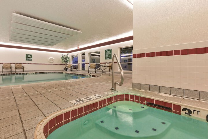 Pool 10 of 42