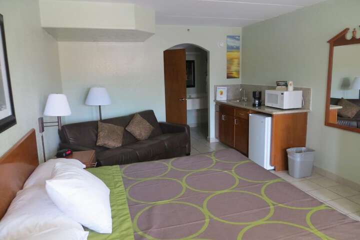 Room 10 of 26
