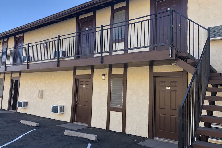Golden Hills Motel