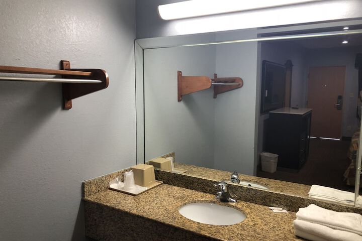 Room 9 of 32