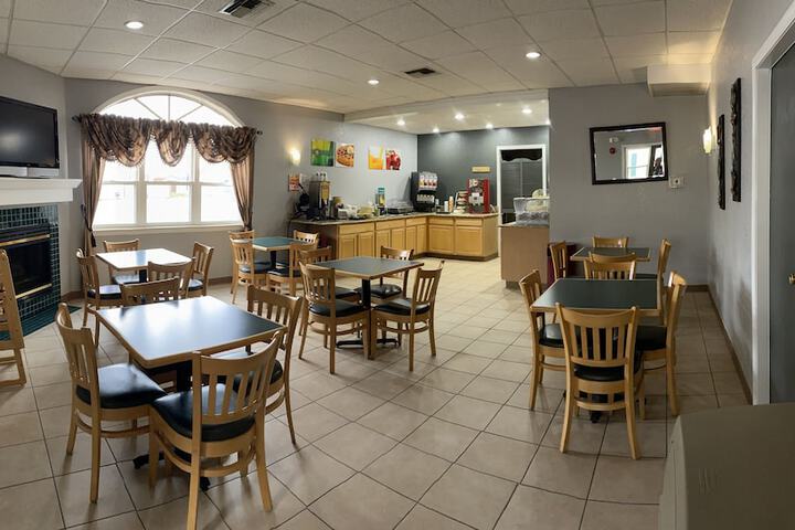 Quality Inn Mauston I-90