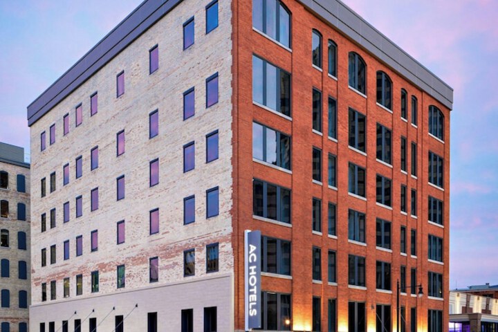 Hotel 7 of 55