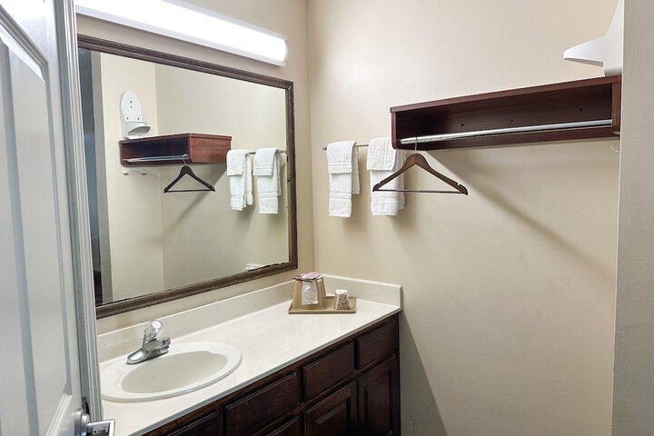 Room 33 of 70