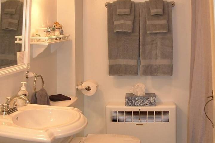 Truman Gillet House Bed & Breakfast