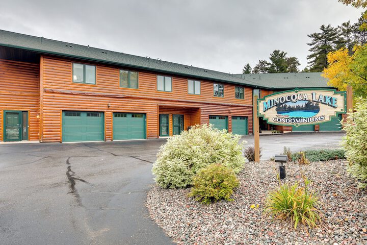 Lake Minocqua Condo w / Shared Fire Pit!