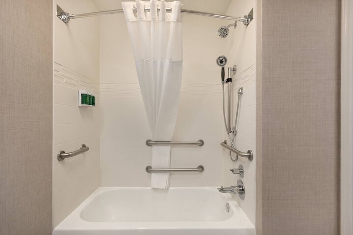 Room 15 of 27