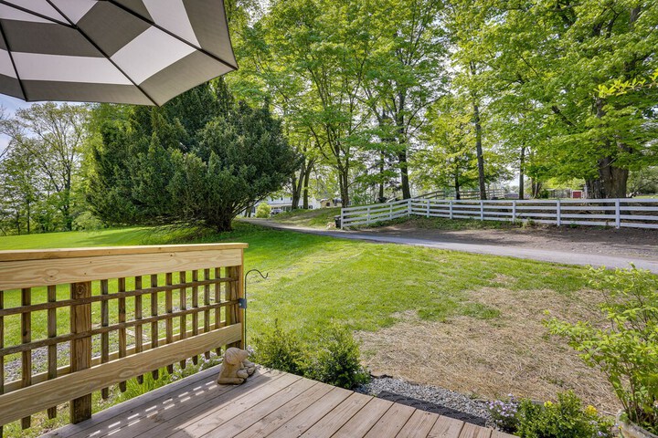 Quaint Goshen Apartment w / Patio!