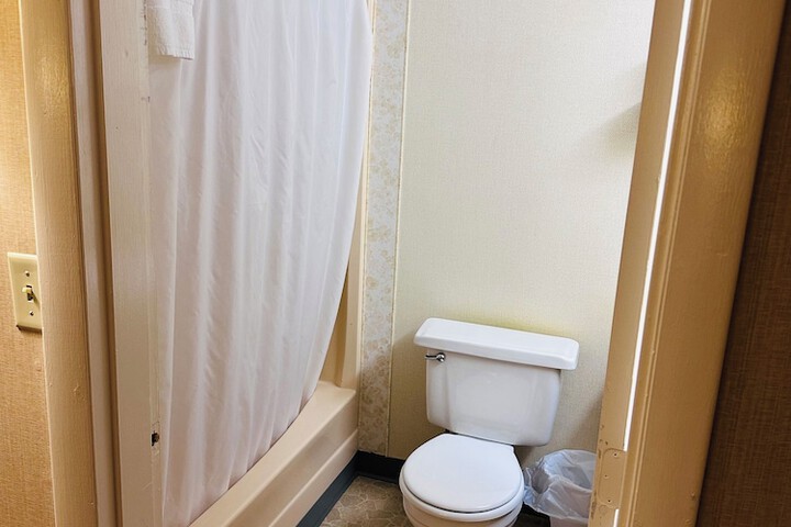 Room 4 of 14