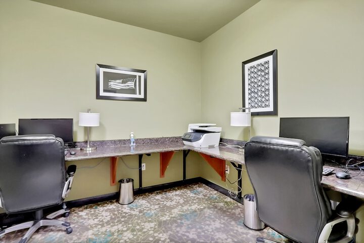 Business Center 68 of 68