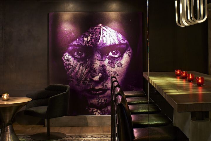 Lounge 42 of 45