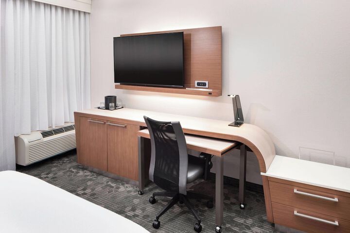 Room 17 of 37