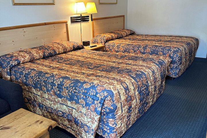 Room 13 of 37
