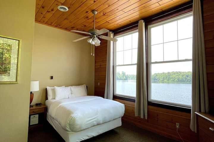 Hanging Horn Lakeside Resort