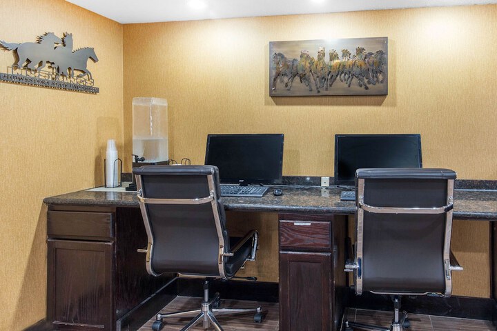 Business Center 29 of 33