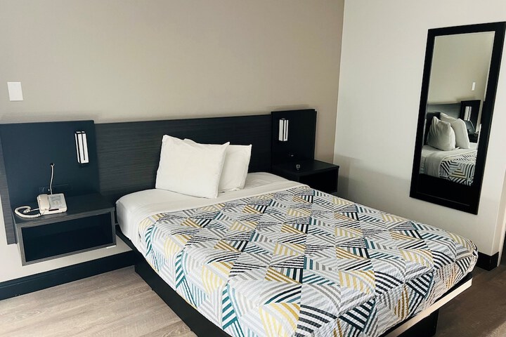 Room 28 of 32