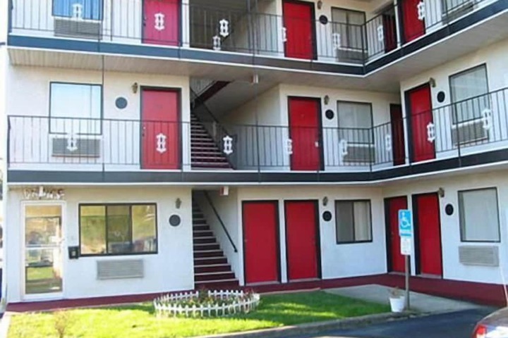 Hotel Exterior 8 of 8
