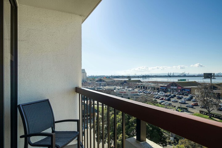 Four Points by Sheraton San Francisco Bay Bridge